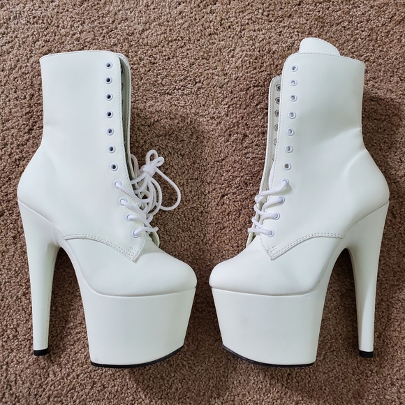 Pleaser - Glow in the Dark Platform Boots - Picture 4 of 8